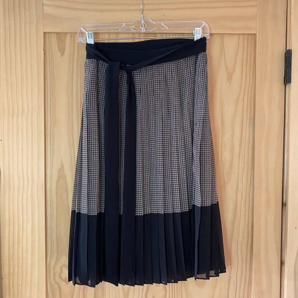 Ann Taylor pleated skirt size 4